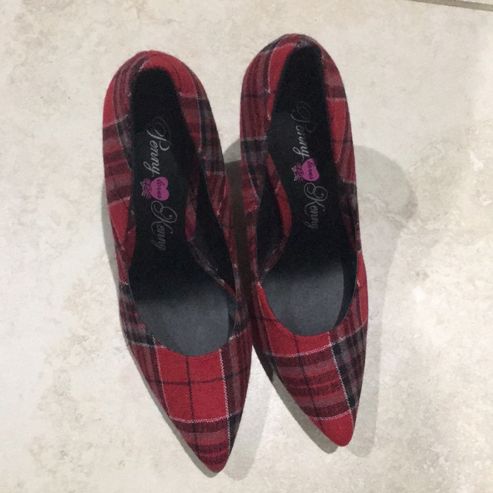 Red Black Plaid pumps/heels